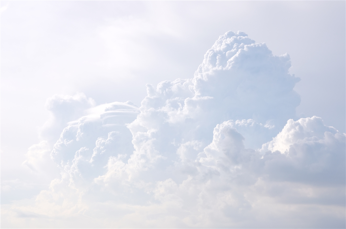 Fotobehang pluizige sneeuwwitte wolken