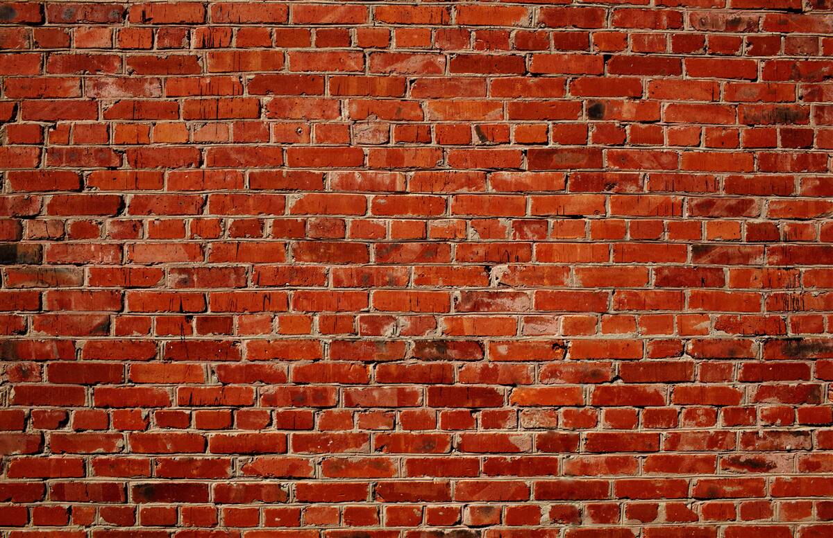 Fotobehang Muur diep rood geschilderd, doet denken aan donkere baksteen