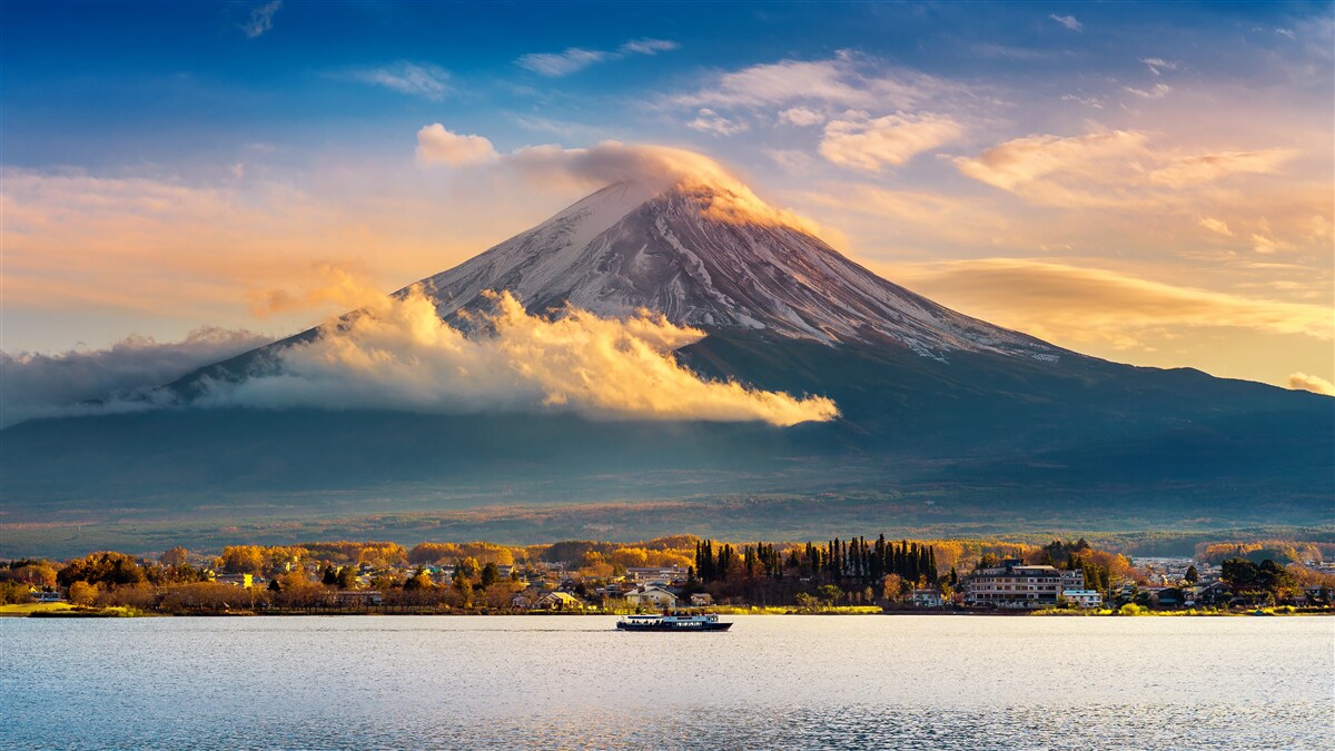 Fotobehang fuji peak is omgeven door dichte mist