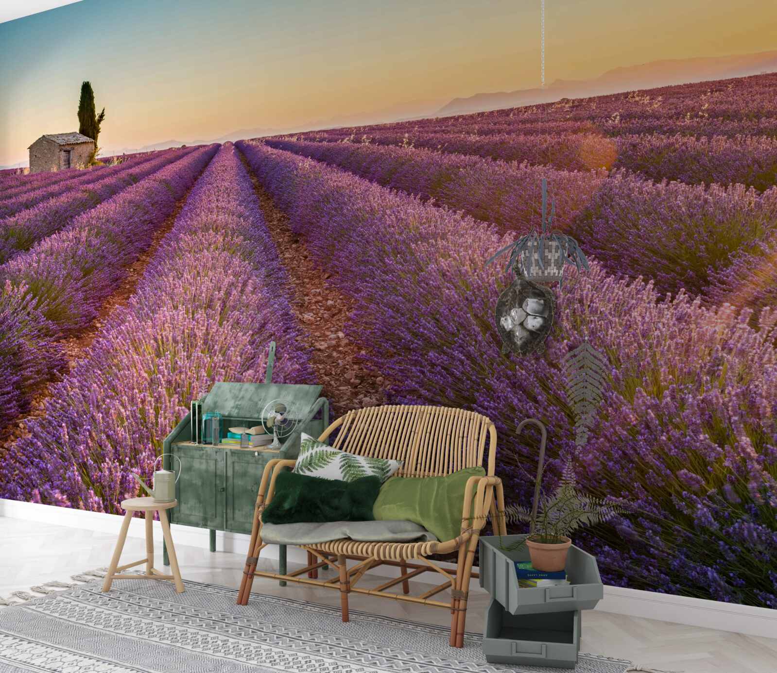Fotobehang De dageraad is opgekomen boven een veld van lavendel