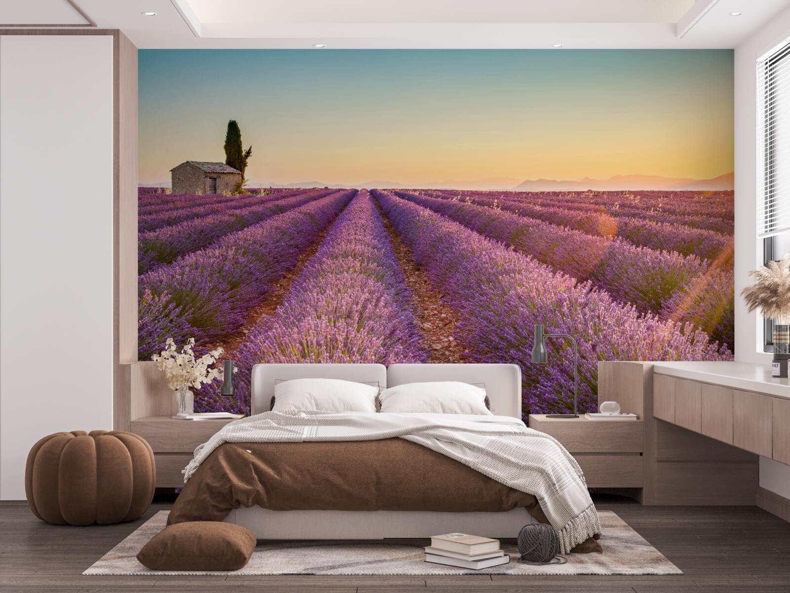Fotobehang De dageraad is opgekomen boven een veld van lavendel