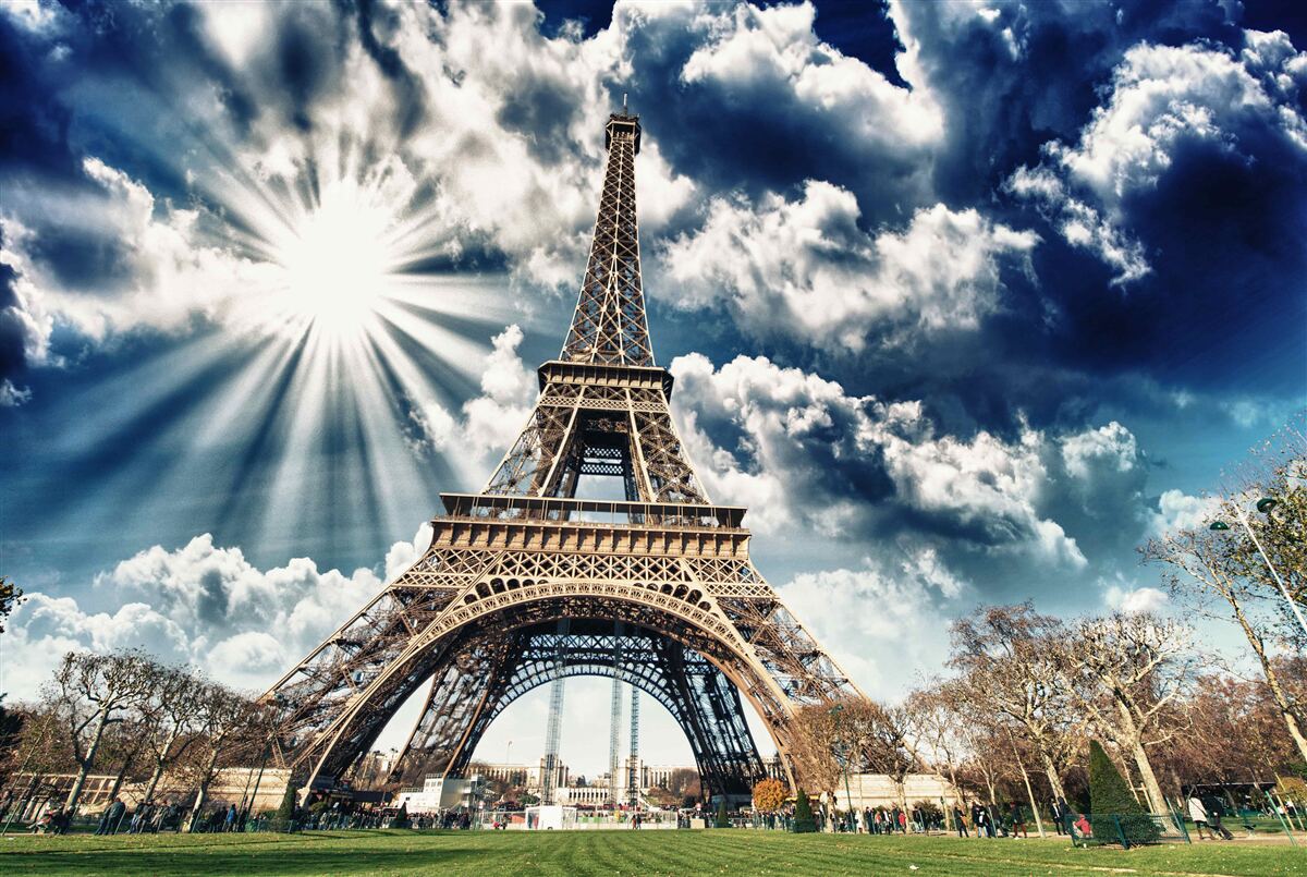 Fotobehang zonneschijn boven de eiffeltoren
