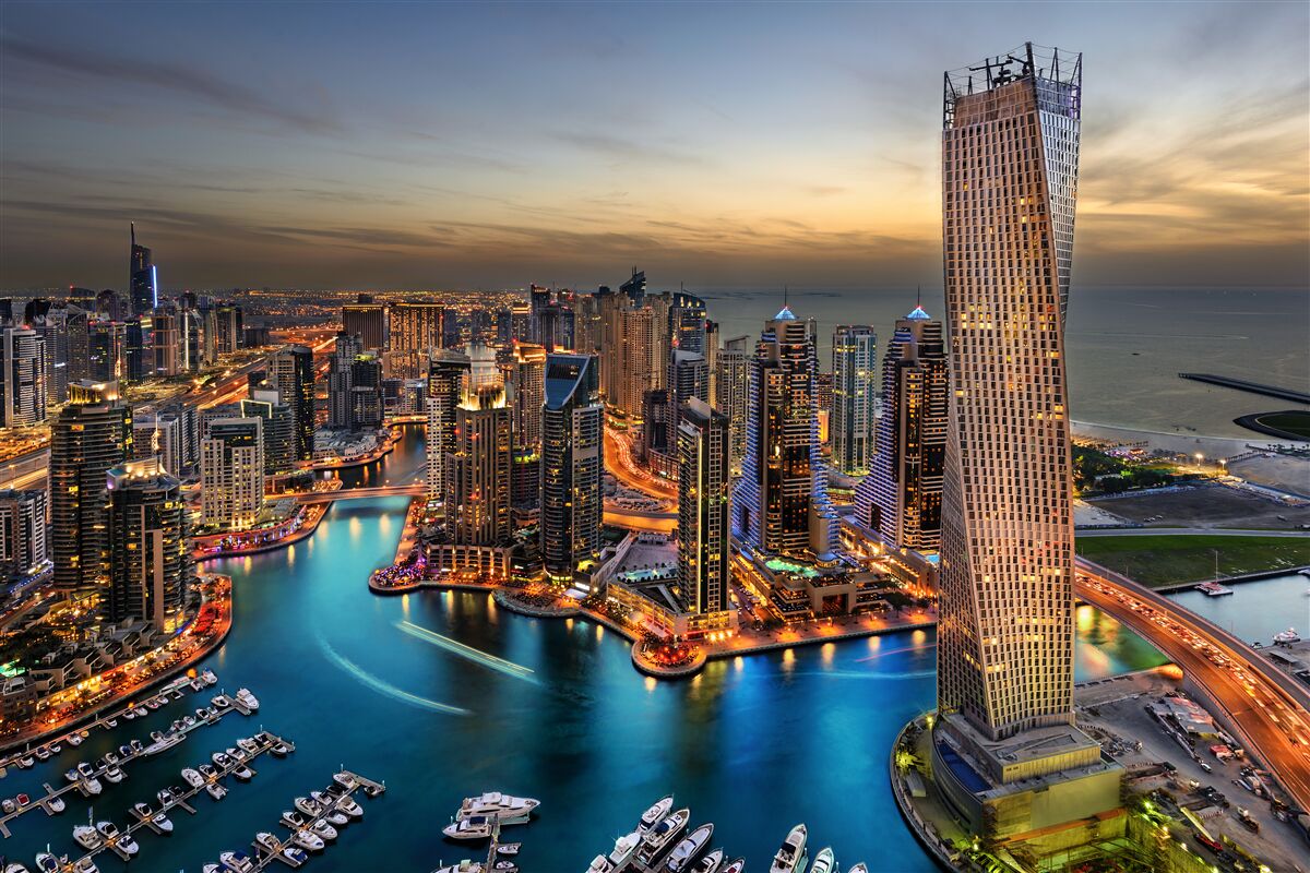 Fotobehang skyline van avondgebouwen in dubai