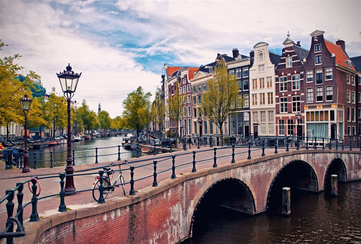 Fotobehang kanaalbrug in amsterdam