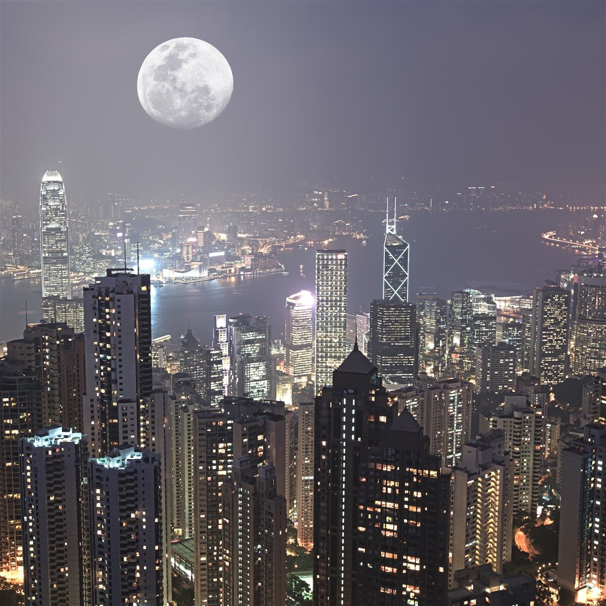 Fotobehang middernachtelijke maan hangt boven hongkong