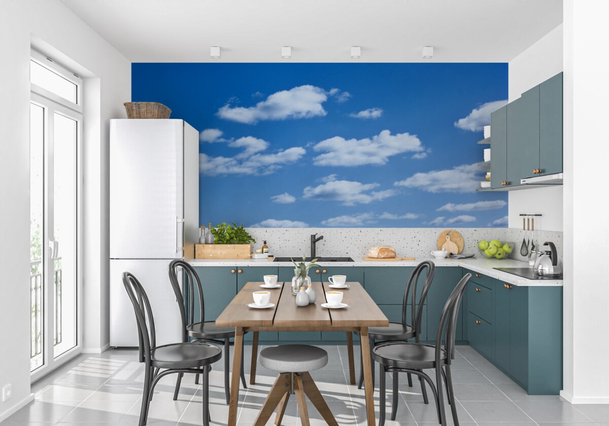 Fotobehang witte wolken drijvend in een blauwe lucht