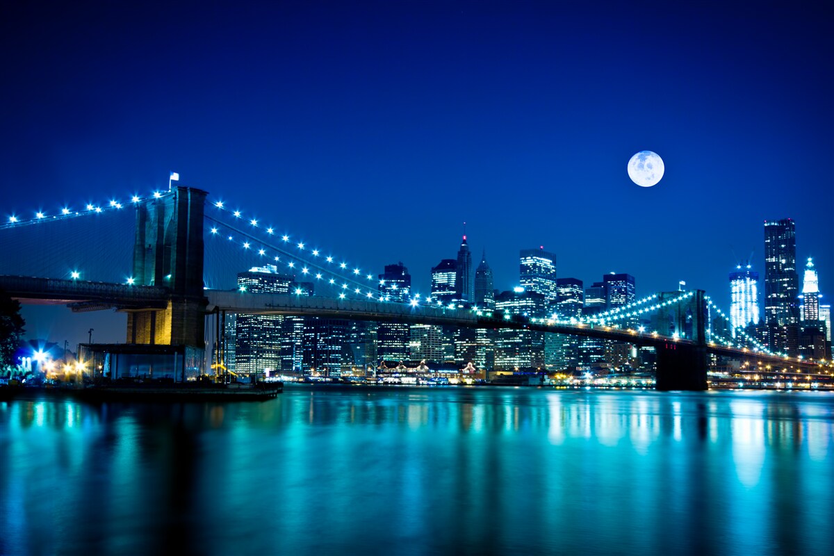 Fotobehang brooklyn bridge verlicht door nachtelijk maanlicht