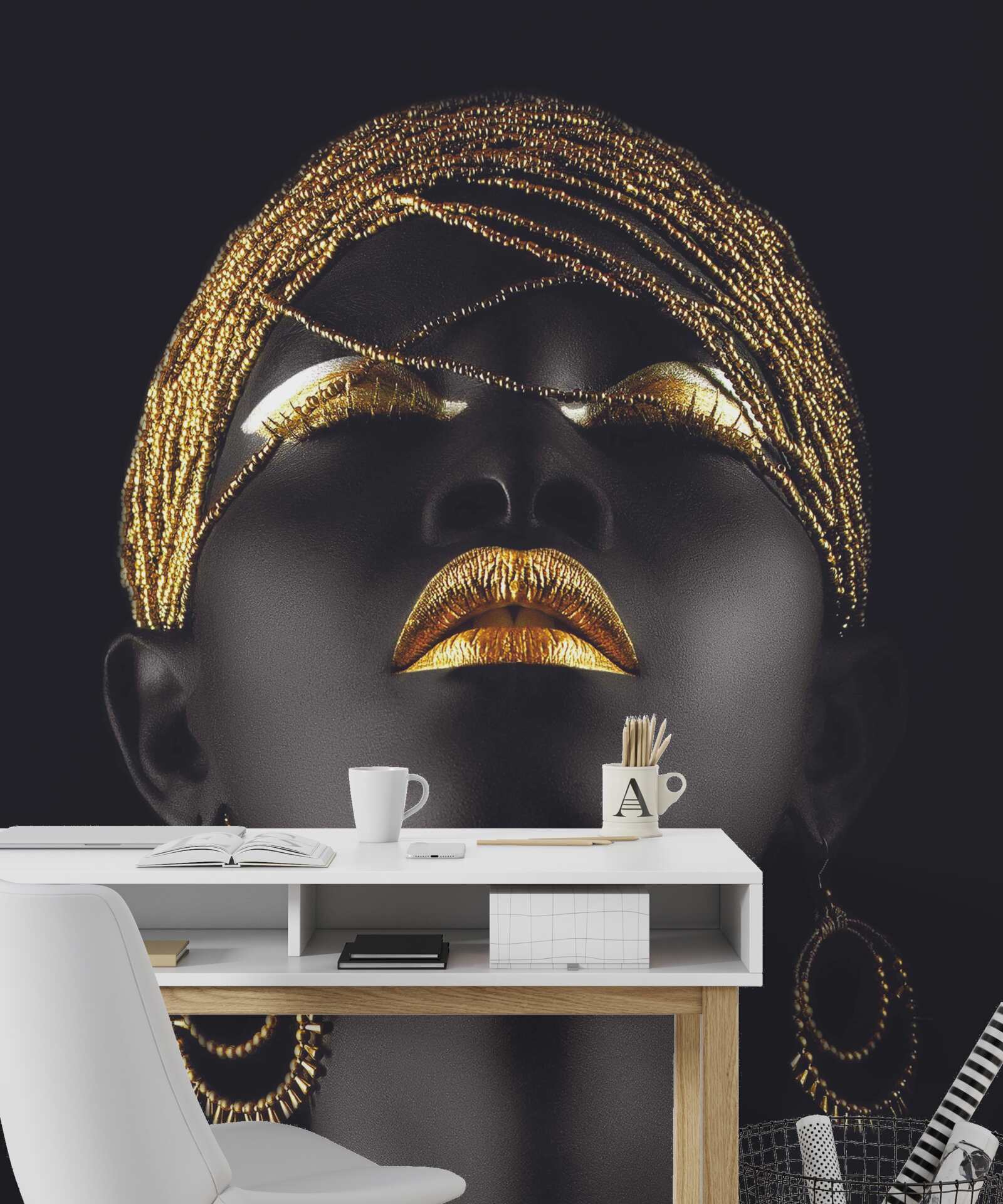 Fotobehang dame met gouden sieraden