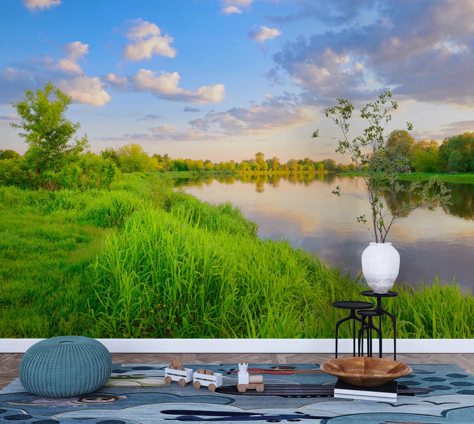 Fotobehang kalme rivier naast een groene weide