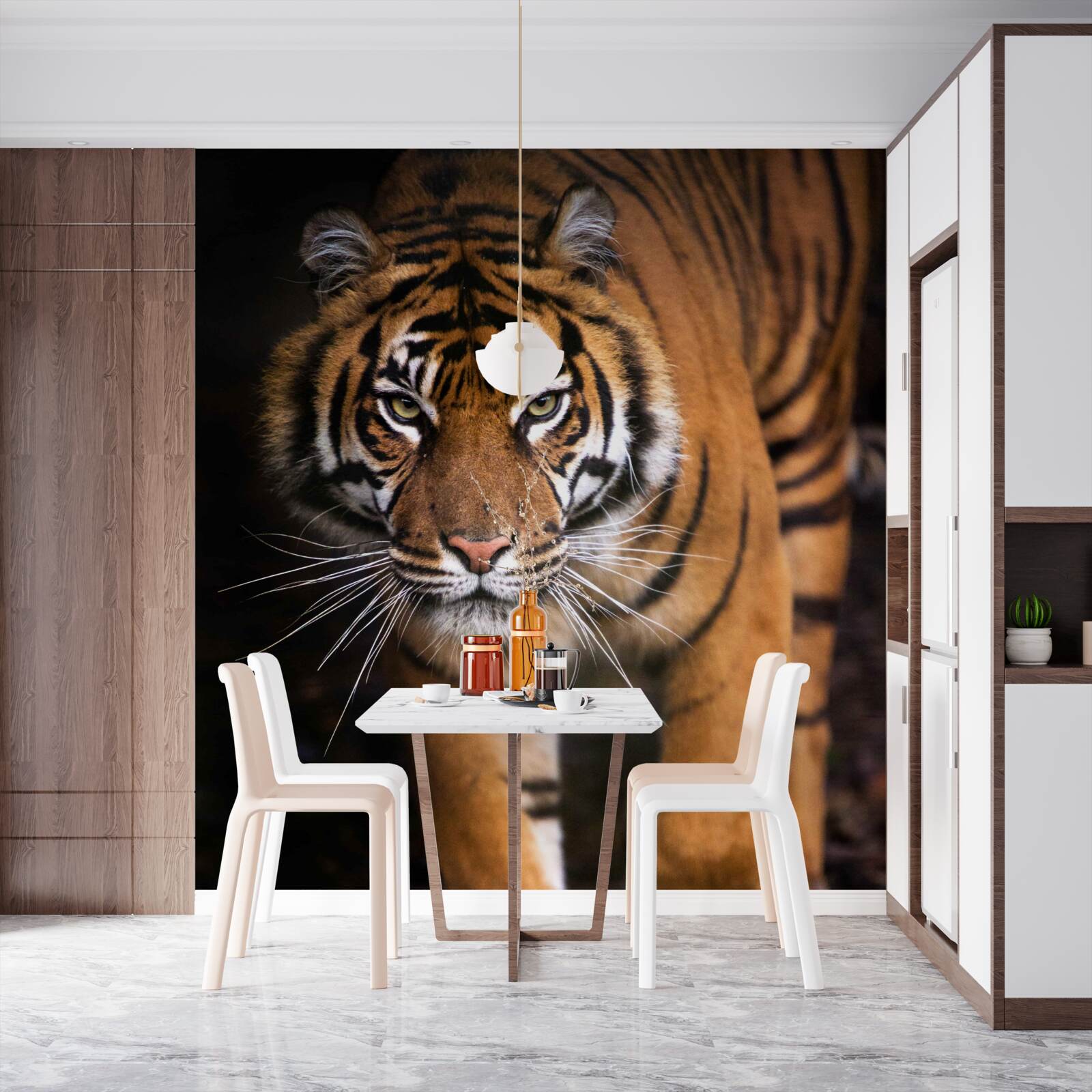 Fotobehang volwassen tijger op zijn tenen