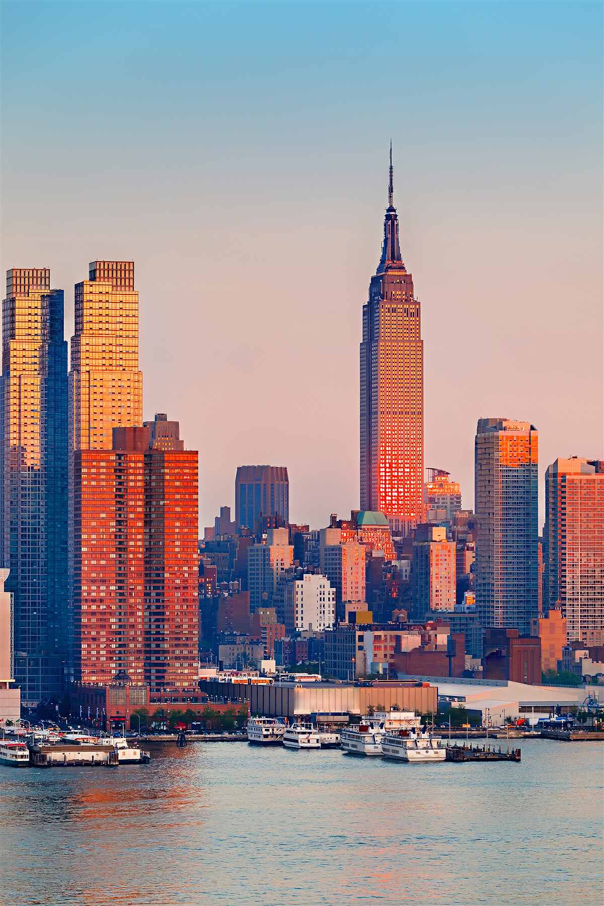 Fotobehang zonsondergang valt op new york