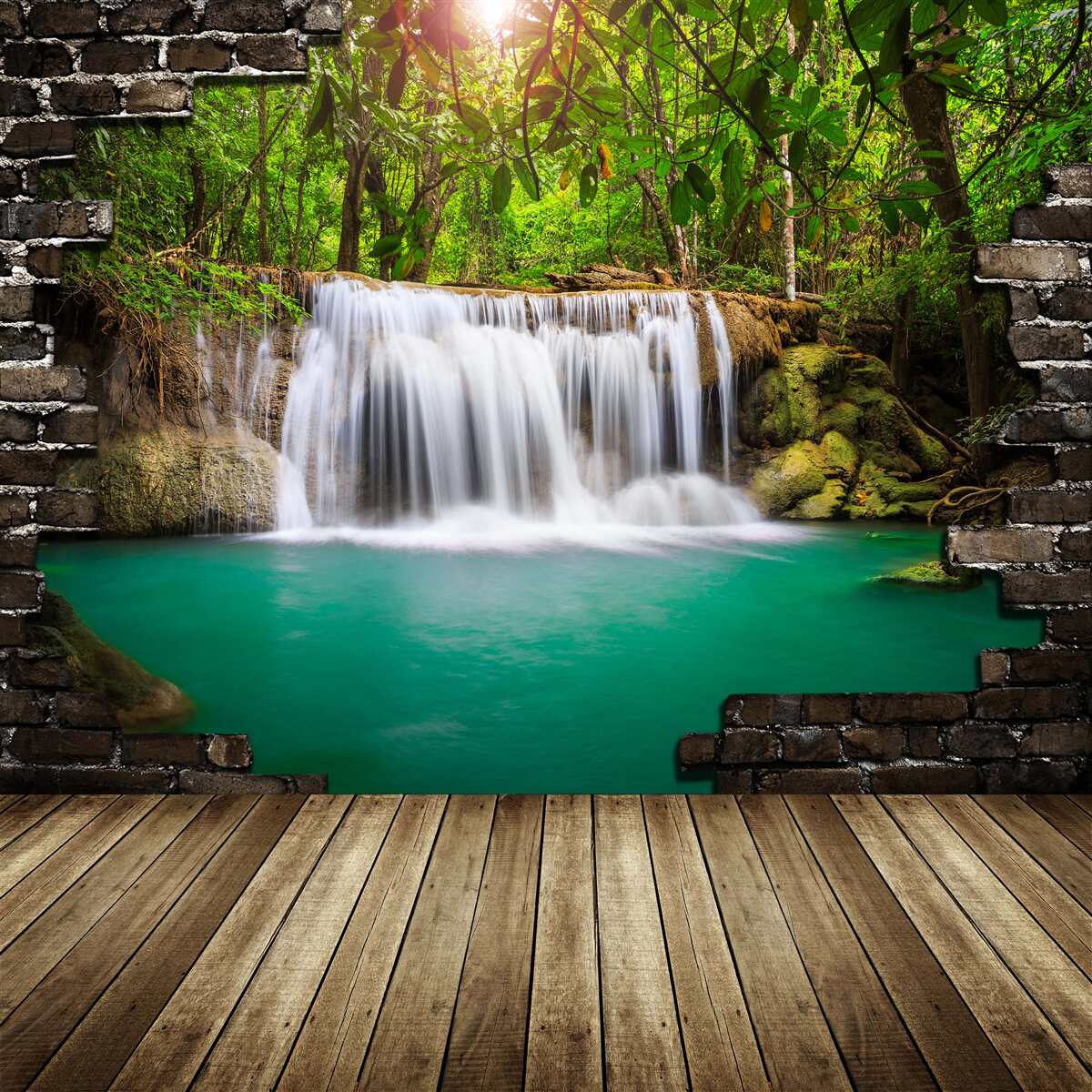 Fotobehang waterval die naar beneden stort bij een houten brug