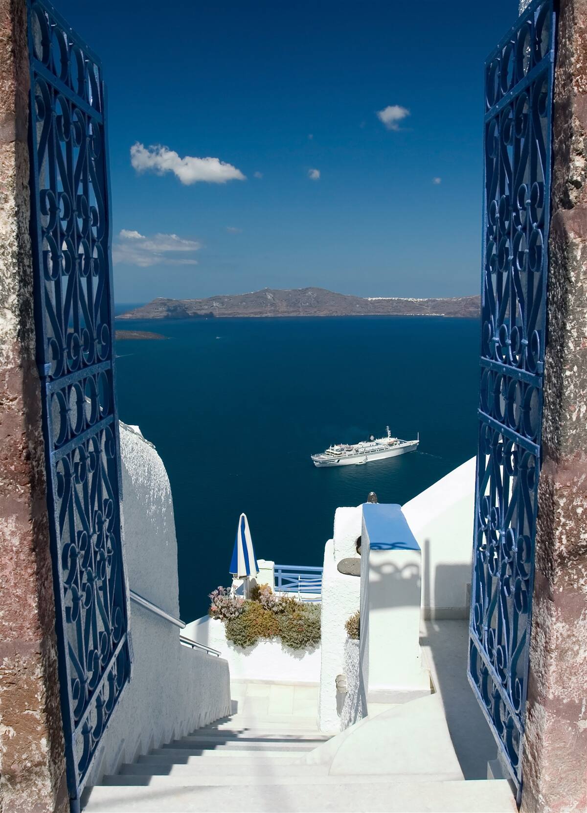 Fotobehang trap naar beneden naar de zee in cyprus
