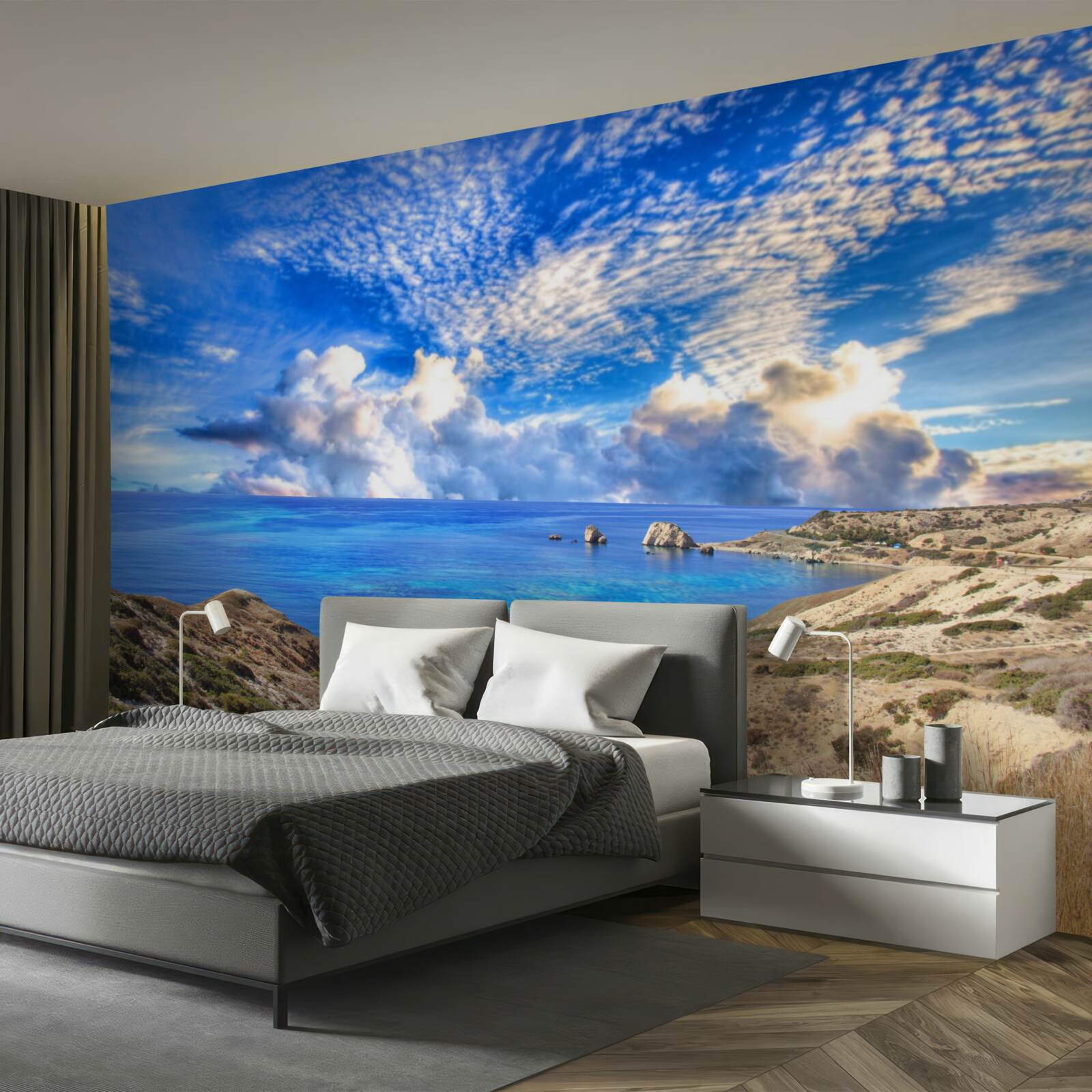 Fotobehang cirruswolken aan de horizon op het grensvlak tussen land en oceaan