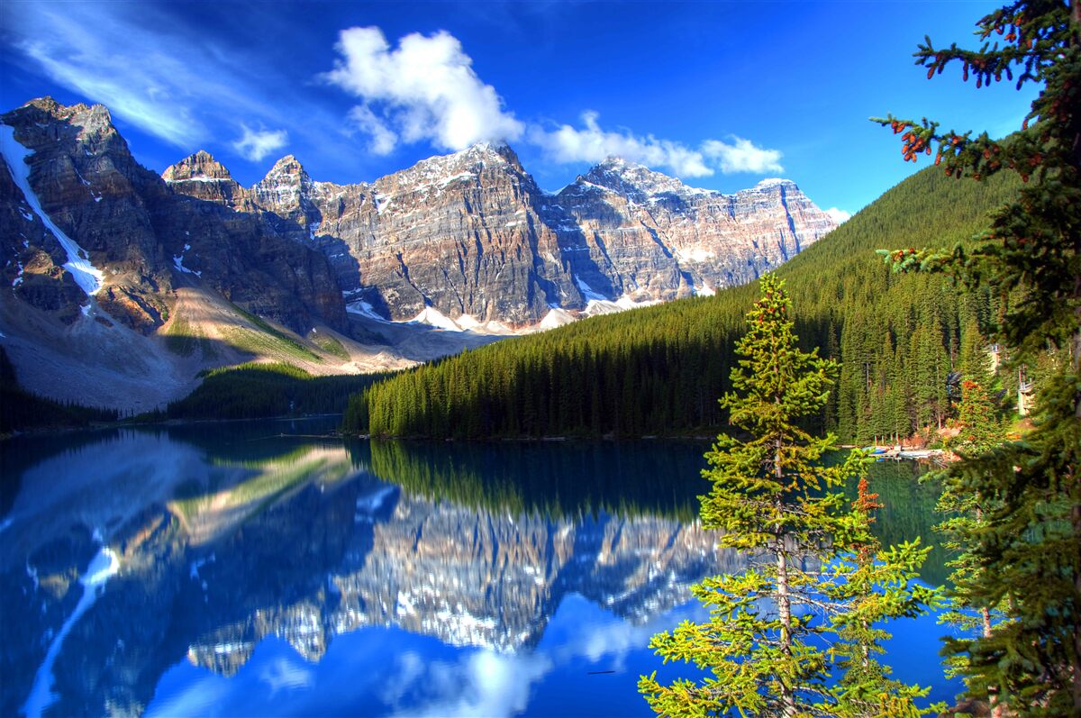 Fotobehang louise lake, gelegen in banff
