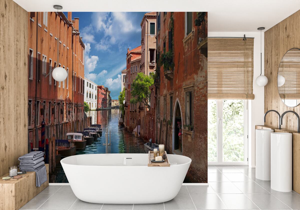 Fotobehang smalle doorgang tussen gebouwen in Venetië