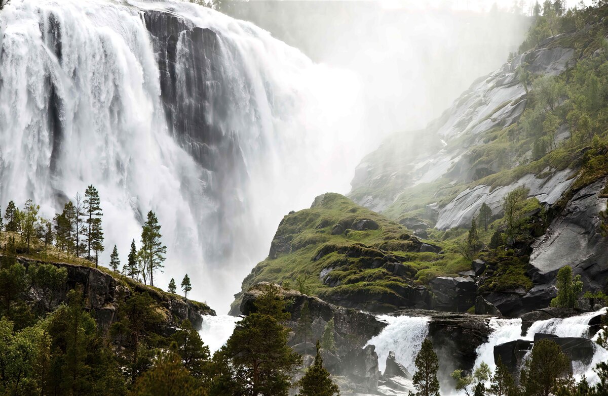 Fotobehang majestueuze trapsgewijze waterval