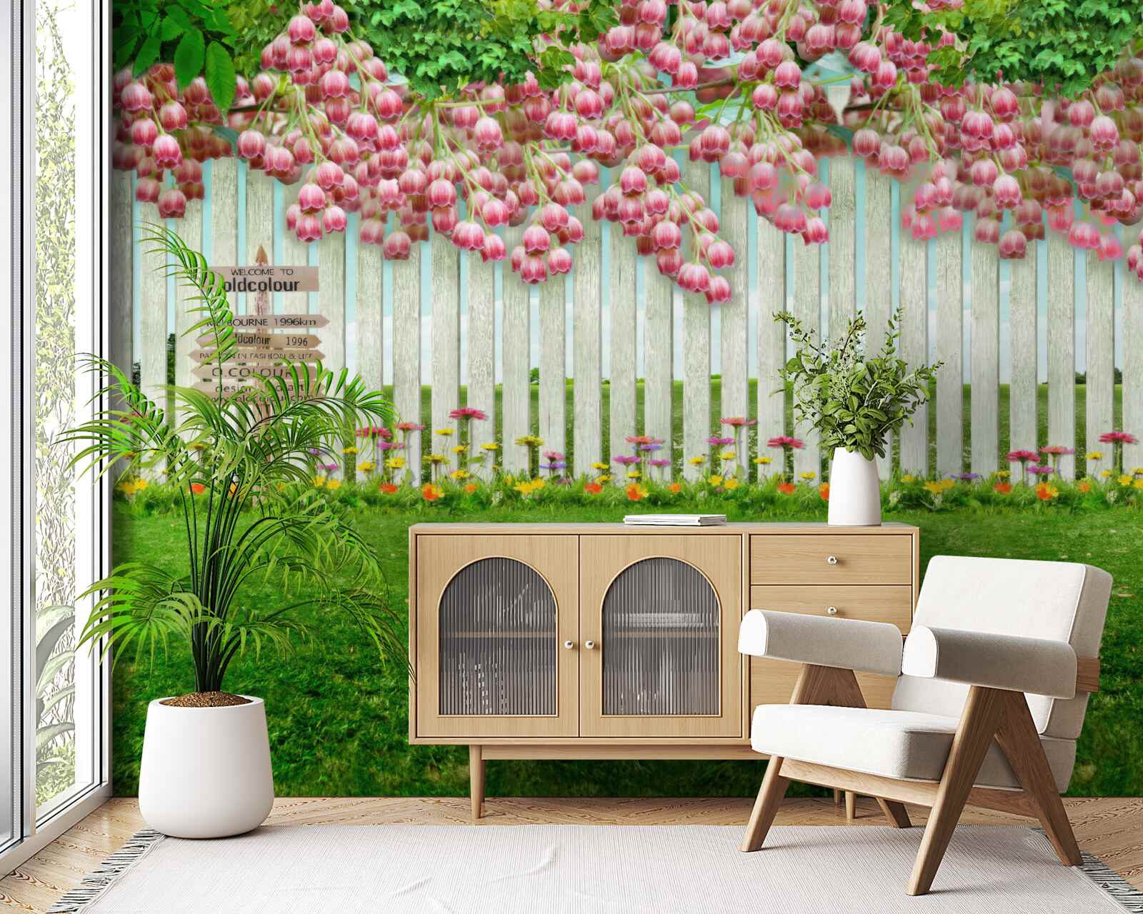 Fotobehang roze bloemen cascade over een wit hek