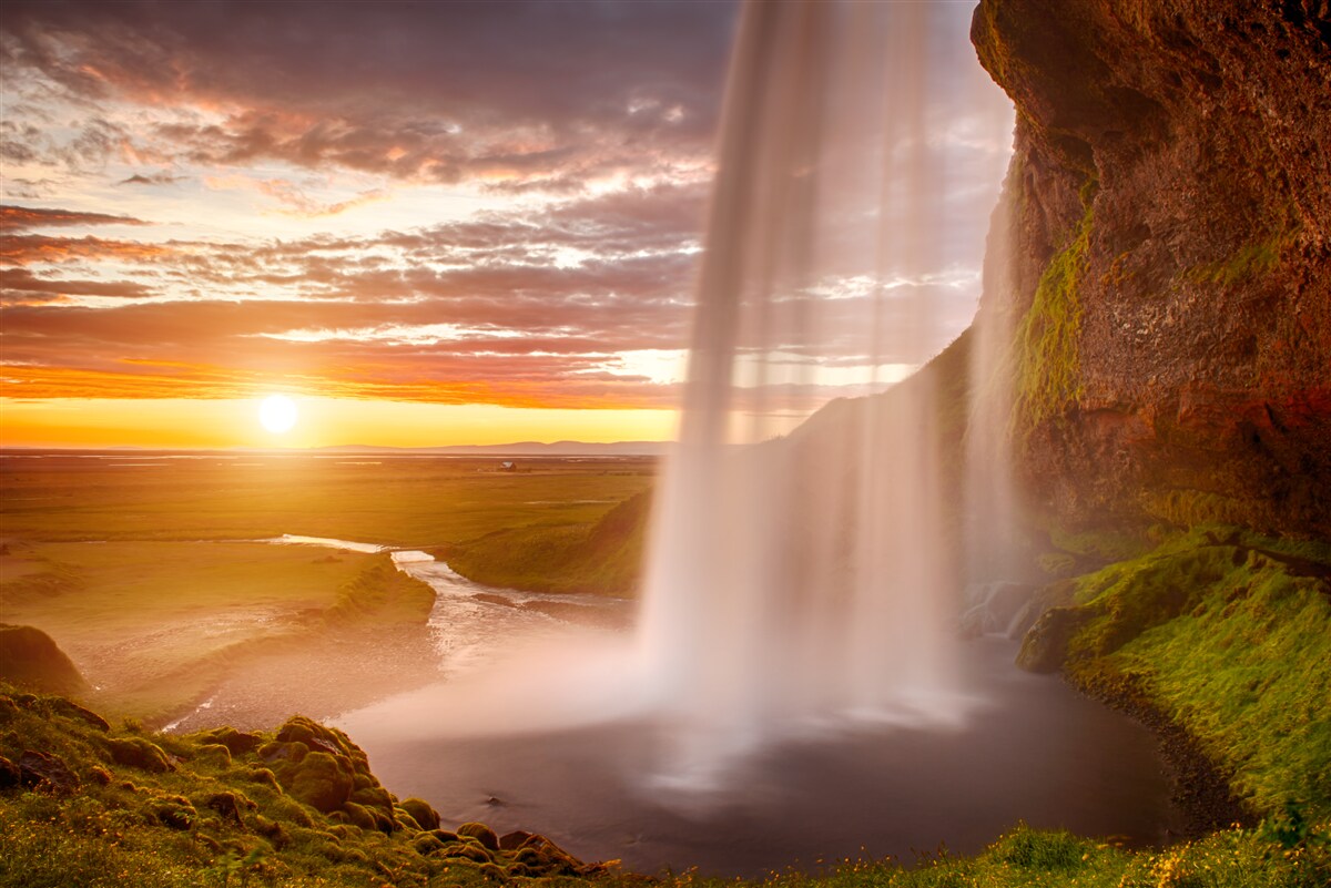 Fotobehang stromen water die van een waterval vallen