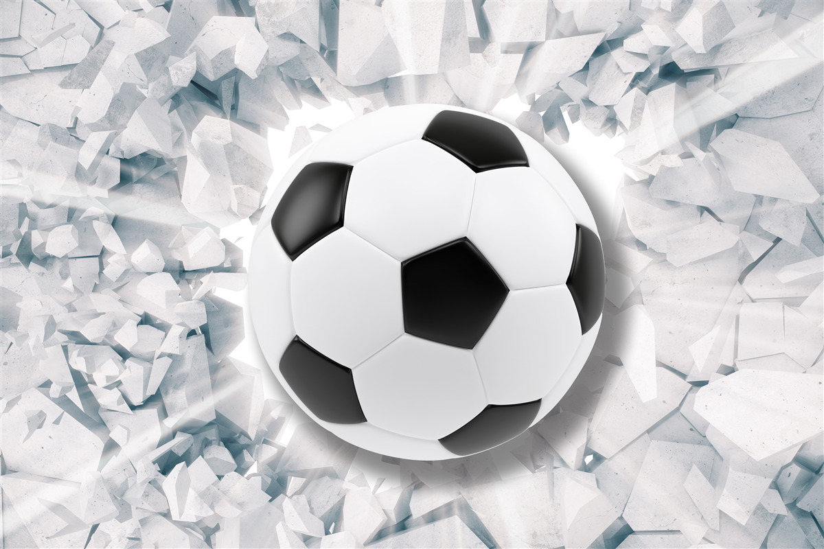 Fotobehang abstracte scène: een voetbal slaat tegen een muur